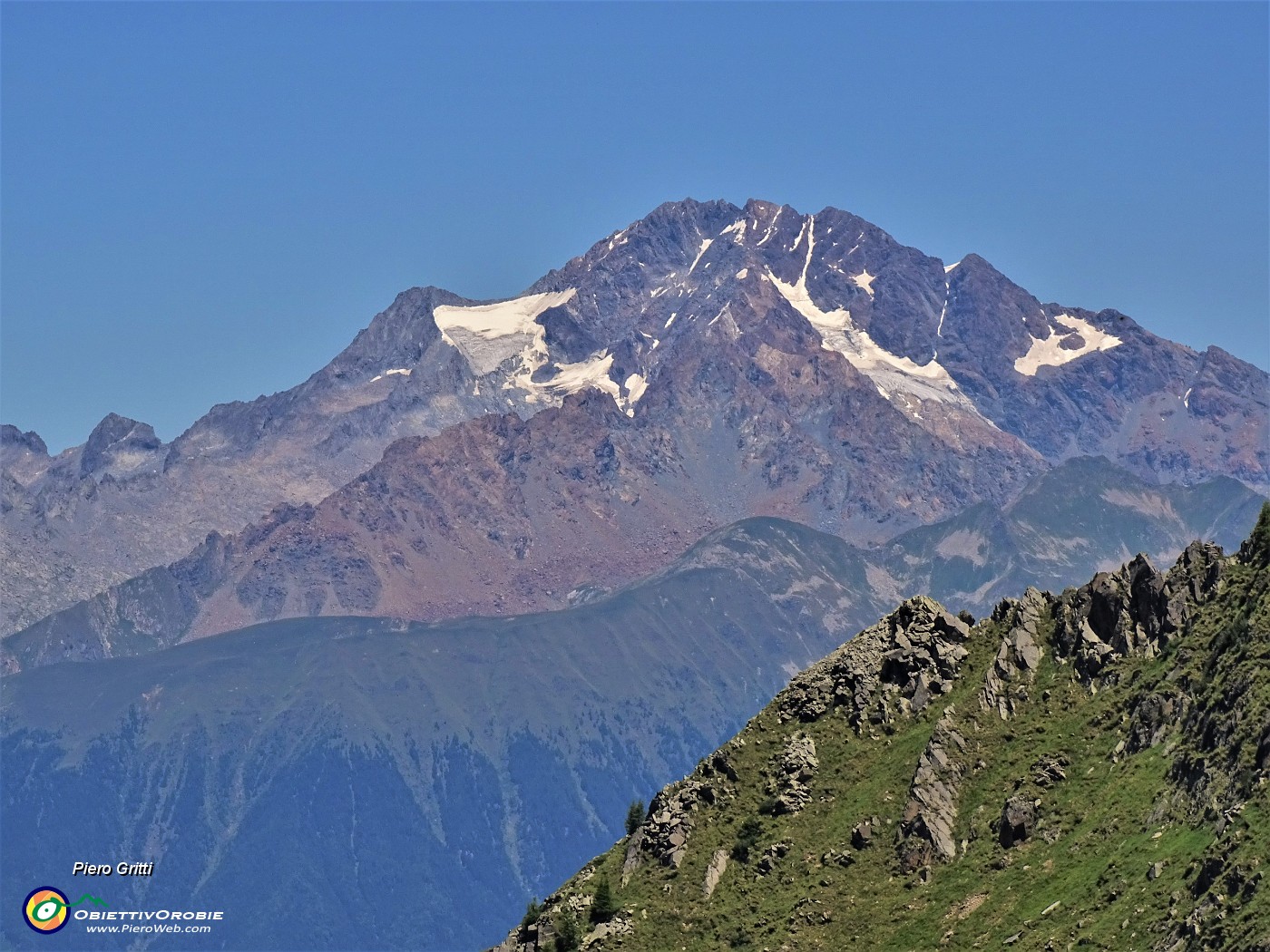 46 Dalla Bocchetta di Budria zoom in Disgrazia (3678 m).JPG